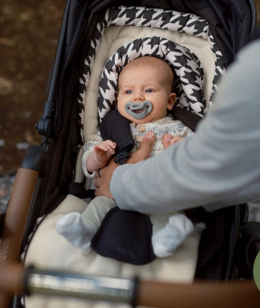 Oioi Luxury Convertible Foot Muff - Houndstooth