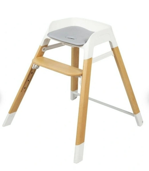 Childcare - Qube Highchair 2 in 1